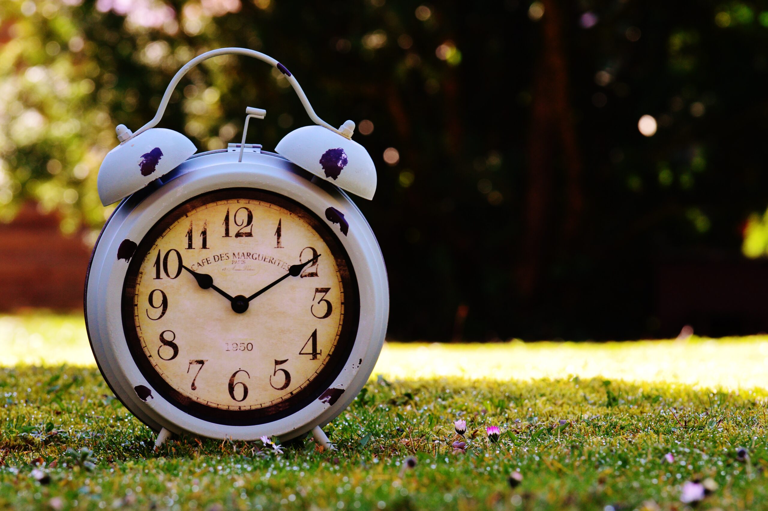 Relógios atrasam uma hora na madrugada de domingo